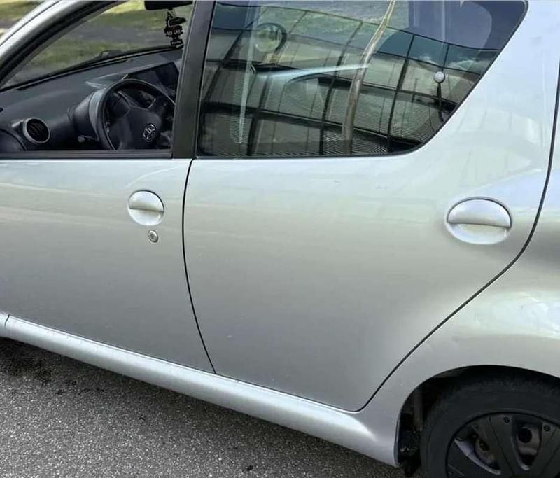 Grijs Gebruikt 2009 Toyota Aygo Comfort Hatchback | € 2.000 (Eerlijke prijs) - Afbeelding 1/4