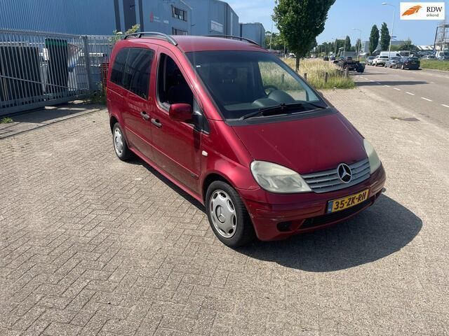 Rood Gebruikt 2003 Mercedes Vaneo MPV | € 750 - Afbeelding 1/4