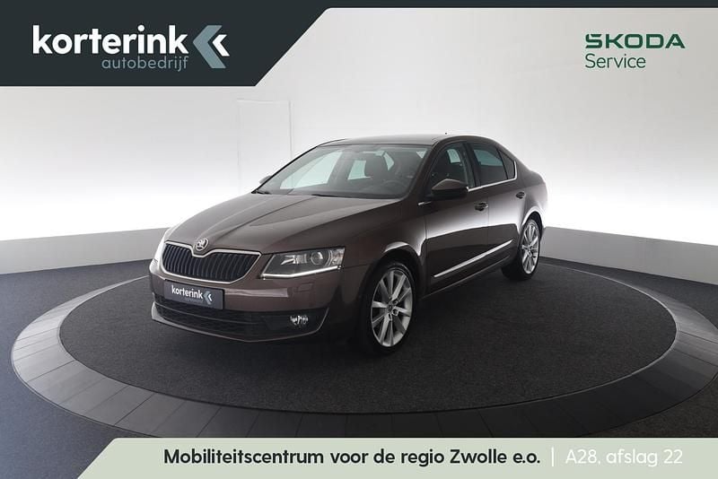 Bruin Gebruikt 2017 Skoda Octavia Business Line Hatchback | € 10.890 (Eerlijke prijs) - Afbeelding 1/4
