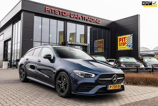 Blauw, metallic lak Gebruikt 2022 Mercedes CLA180 Shooting Brake AMG line Stationwagen | € 33.250 (Eerlijke prijs) - Afbeelding 1/3