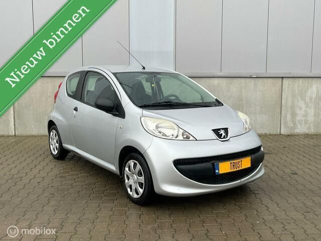 Grijs Gebruikt 2008 Peugeot 107 Hatchback | € 2.450 (Eerlijke prijs) - Afbeelding 1/4