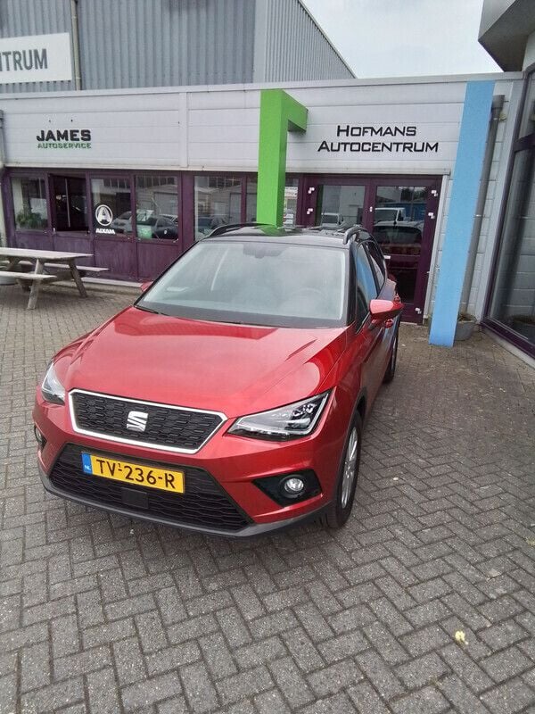 Rood Occasion 2018 Seat Arona Business SUV | € 16.449 (Iets duurder) - Afbeelding 1/4