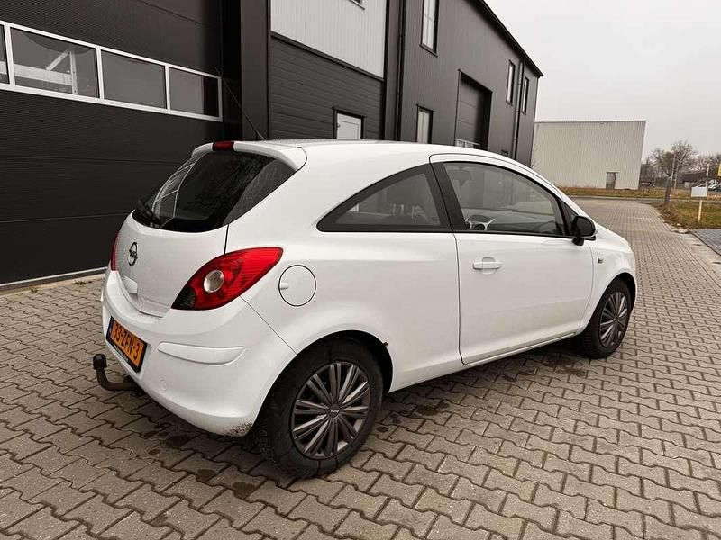 Occasion Opel Corsa Edition 86 PK (63 kW) 2012 Wit Hatchback