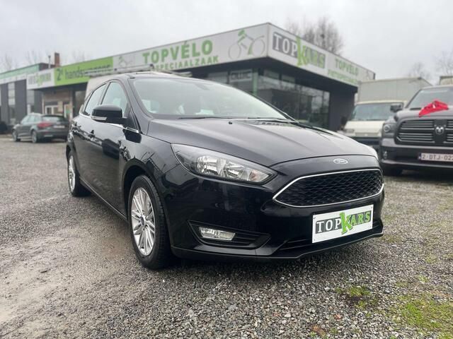 Zwart Gebruikt 2018 Ford Focus Business Edition Sedan | € 9.990 (Super prijs) - Afbeelding 1/4