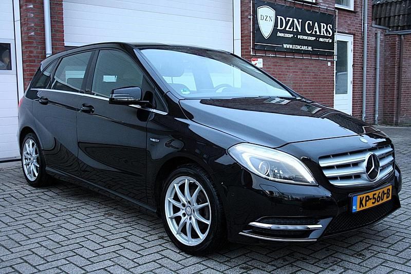 Occasion Mercedes B180 Ambition 122 PK (89 kW) 2012 Zwart MPV