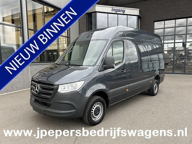 Grijs Gebruikt 2024 Mercedes Sprinter Van | € 33.950 (Eerlijke prijs) - Afbeelding 1/4