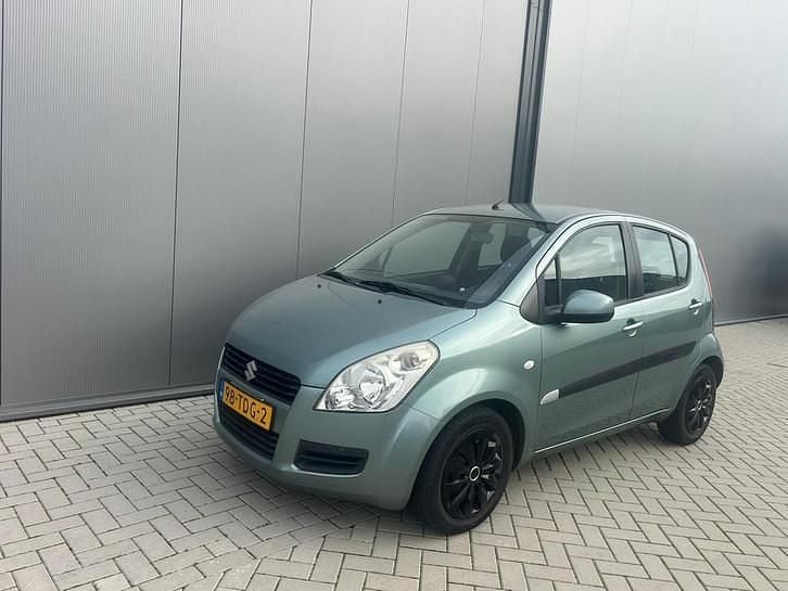 Groen (metallic) Gebruikt 2012 Suzuki Splash Comfort Hatchback | € 2.450 (Super prijs) - Afbeelding 1/4