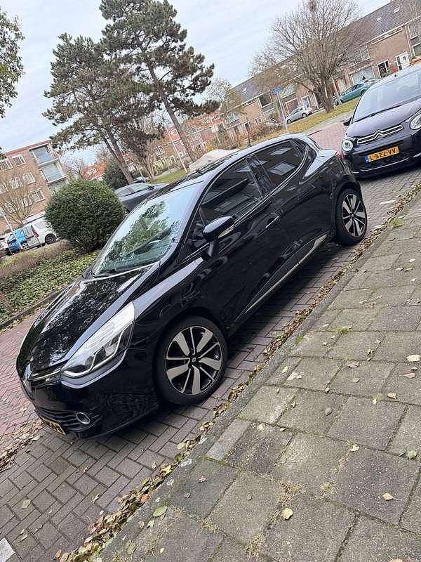 Zwart Occasion 2016 Renault Clio IV Iconic Hatchback | € 6.495 (Eerlijke prijs) - Afbeelding 1/4