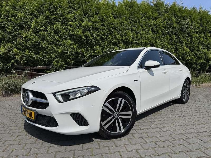 Wit Gebruikt 2020 Mercedes A250 Business Sedan | € 26.950 (Goede deal) - Afbeelding 1/4
