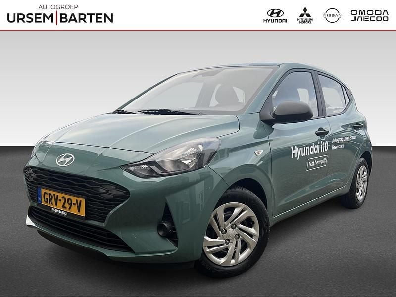 Groen Gebruikt 2025 Hyundai i10 Comfort Hatchback | € 18.430 (Eerlijke prijs) - Afbeelding 1/4