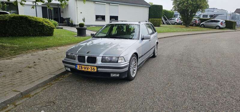 Zilver Gebruikt 1999 BMW 320 Sport Line Stationwagen | € 3.750 (Eerlijke prijs) - Afbeelding 1/4