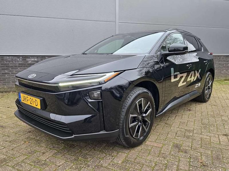Zwart Nieuw 2025 Toyota bZ4X Executive SUV | € 51.990 (Eerlijke prijs) - Afbeelding 1/4