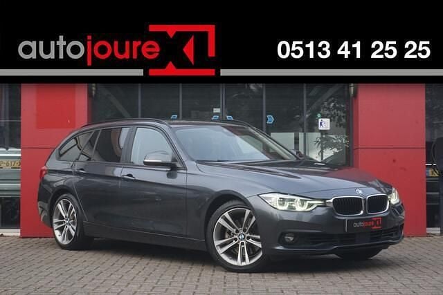 Grijs Gebruikt 2018 BMW 330 Executive Stationwagen | € 17.999 (Super prijs) - Afbeelding 1/4