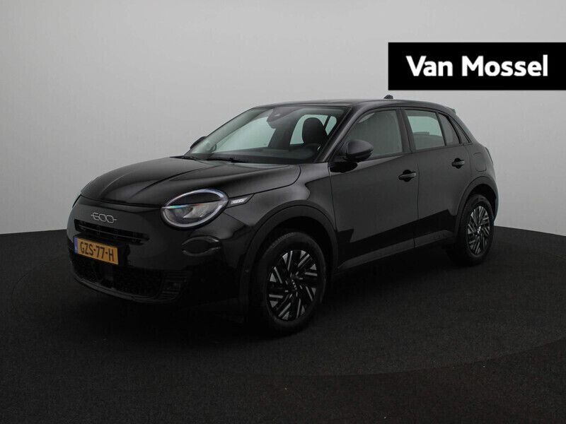 Zwart Gebruikt 2024 Fiat 600 Urban SUV | € 28.900 (Eerlijke prijs) - Afbeelding 1/4