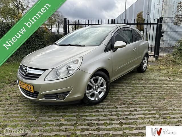 Beige Gebruikt 2006 Opel Corsa Cosmo Hatchback | € 3.750 (Eerlijke prijs) - Afbeelding 1/4