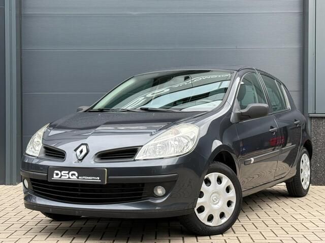Grijs Gebruikt 2008 Renault Clio II Hatchback | € 3.950 (Eerlijke prijs) - Afbeelding 1/4