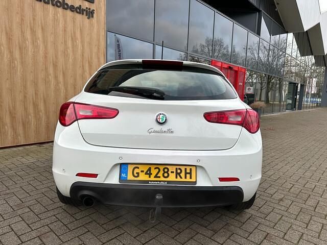 Occasion Alfa Romeo Giulietta Distinctive 170 PK (125 kW) 2012 Wit Hatchback