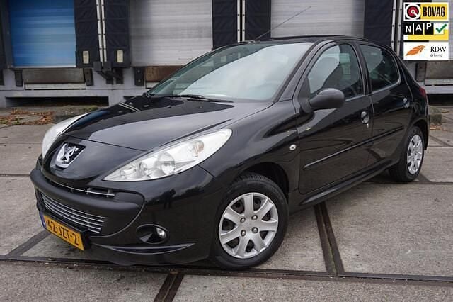 Zwart Gebruikt 2009 Peugeot 206+ Hatchback | € 2.395 (Iets duurder) - Afbeelding 1/4