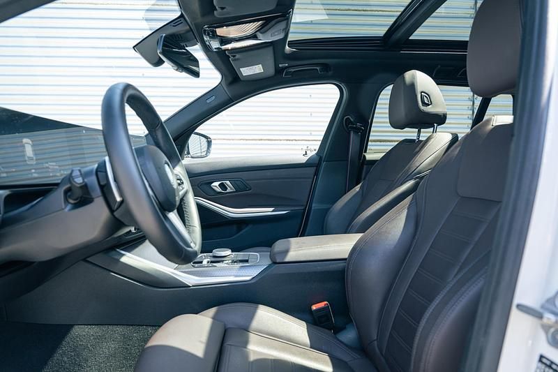 Occasion BMW 320e Comfort Edition 204 PK (150 kW) 2024 Alpinweiss (licht wit) Stationwagen