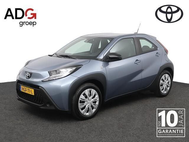Grijs Occasion 2025 Toyota Aygo X Play SUV | € 18.950 (Eerlijke prijs) - Afbeelding 1/4