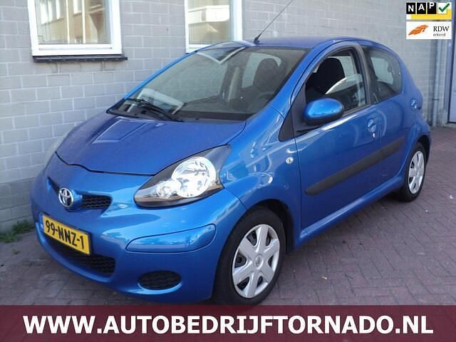 Blauw Gebruikt 2010 Toyota Aygo Hatchback | € 2.999 (Eerlijke prijs) - Afbeelding 1/4