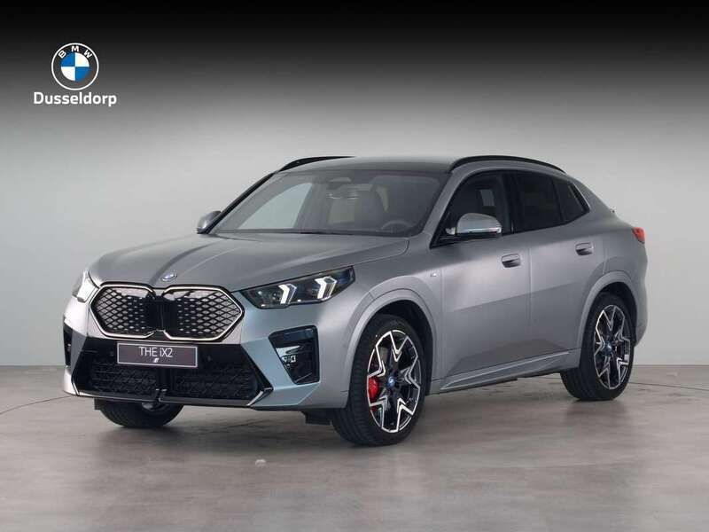 Grijs Nieuw 2025 BMW iX2 M Sport SUV | € 66.298 (Eerlijke prijs) - Afbeelding 1/4