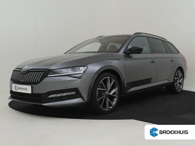 Grijs Gebruikt 2022 Skoda Superb SportLine Stationwagen | € 28.895 (Iets duurder) - Afbeelding 1/4