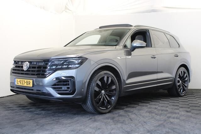 Grijs, metallic lak Gebruikt 2019 VW Touareg R-line SUV | € 42.500 (Eerlijke prijs) - Afbeelding 1/4