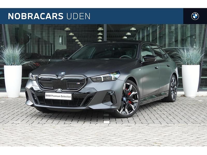 Grijs Gebruikt 2024 BMW i5 Comfort Edition Sedan | € 81.950 - Afbeelding 1/4