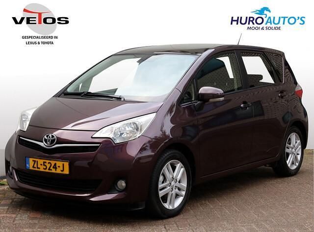 Paars Gebruikt 2014 Toyota Verso-S MPV | € 15.750 (Duur) - Afbeelding 1/4