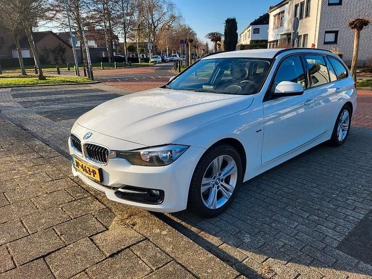 Gebruikt 2013 BMW 318 Sport Line Stationwagen | € 7.950 (Duur) - Afbeelding 1/4
