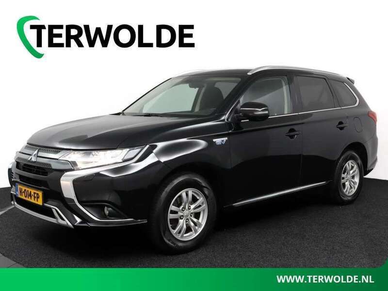 Zwart Gebruikt 2020 Mitsubishi Outlander P-HEV SUV | € 22.450 (Goede deal) - Afbeelding 1/4