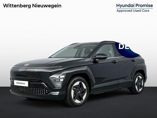 Abyss black (donker zwart) Gebruikt 2025 Hyundai Kona Comfort SUV | € 37.999 (Super prijs) - Afbeelding 1/1