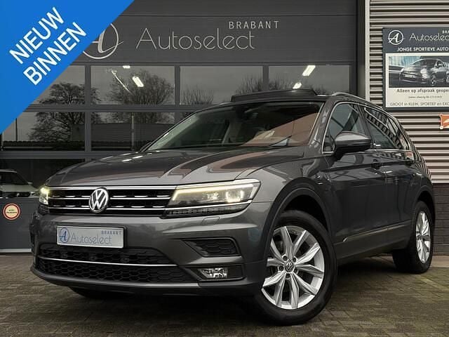 Grijs Gebruikt 2017 VW Tiguan Highline SUV | € 22.490 (Eerlijke prijs) - Afbeelding 1/4