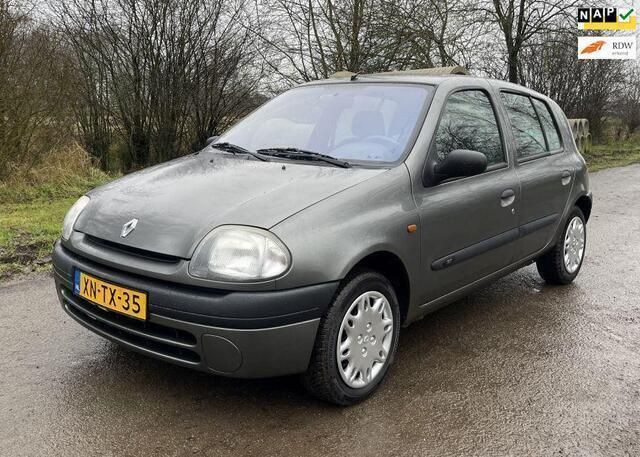 Grijs Gebruikt 1999 Renault Clio II | € 1.500 (Eerlijke prijs) - Afbeelding 1/4