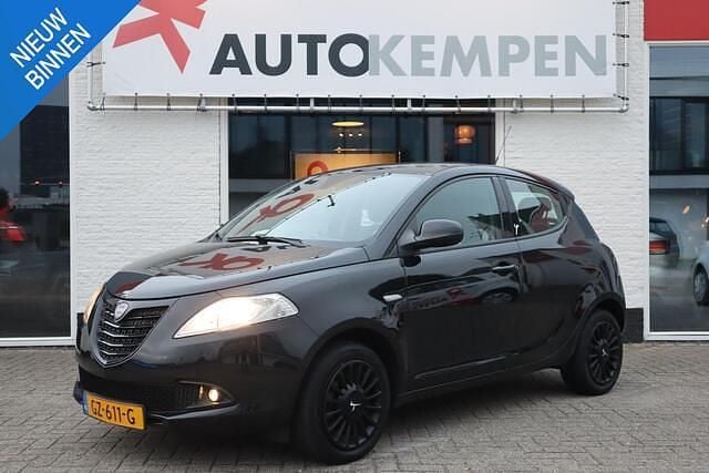 Zwart Gebruikt 2015 Lancia Ypsilon Hatchback | € 7.950 (Iets duurder) - Afbeelding 1/4