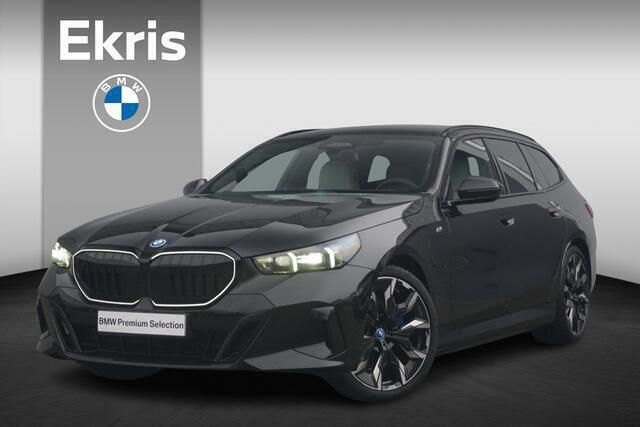 Zwart, metallic lak Gebruikt 2025 BMW 530e M Sport Stationwagen | € 73.900 - Afbeelding 1/4