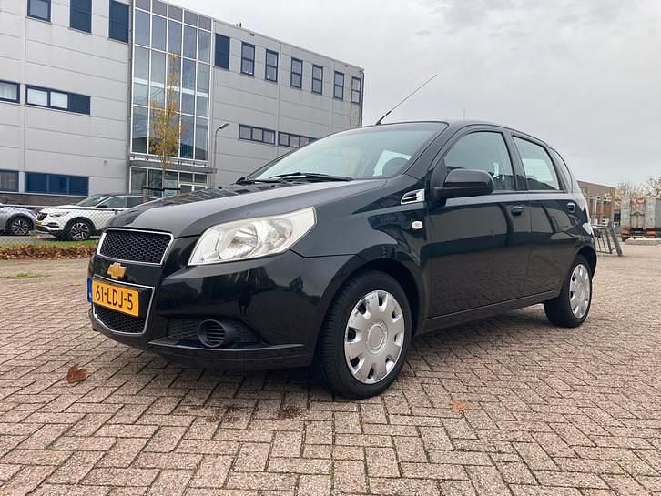 Zwart Gebruikt 2010 Chevrolet Aveo Hatchback | € 1.350 (Goede deal) - Afbeelding 1/4