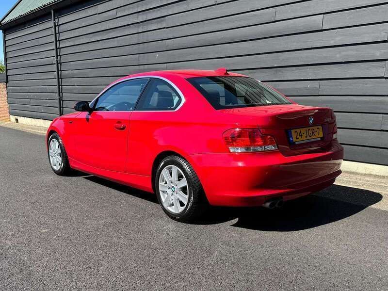 Rood Gebruikt 2009 BMW 125 Coupé Executive Coupé | € 15.995 - Afbeelding 1/4
