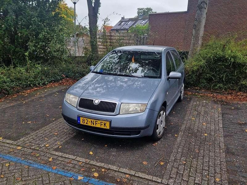 Grijs Gebruikt 2003 Skoda Fabia Hatchback | € 700 (Goede deal) - Afbeelding 1/4
