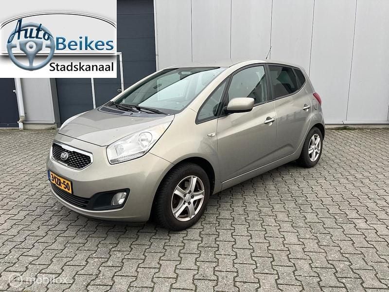 Grijs (metallic) Gebruikt 2013 Kia Venga Hatchback | € 6.950 (Eerlijke prijs) - Afbeelding 1/4