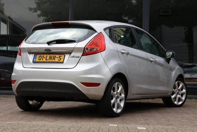 Occasion Ford Fiesta Titanium 82 PK (60 kW) 2010 Grijs Hatchback