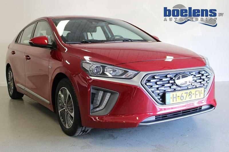 Rood Gebruikt 2020 Hyundai Ioniq Sedan | € 17.398 (Goede deal) - Afbeelding 1/4