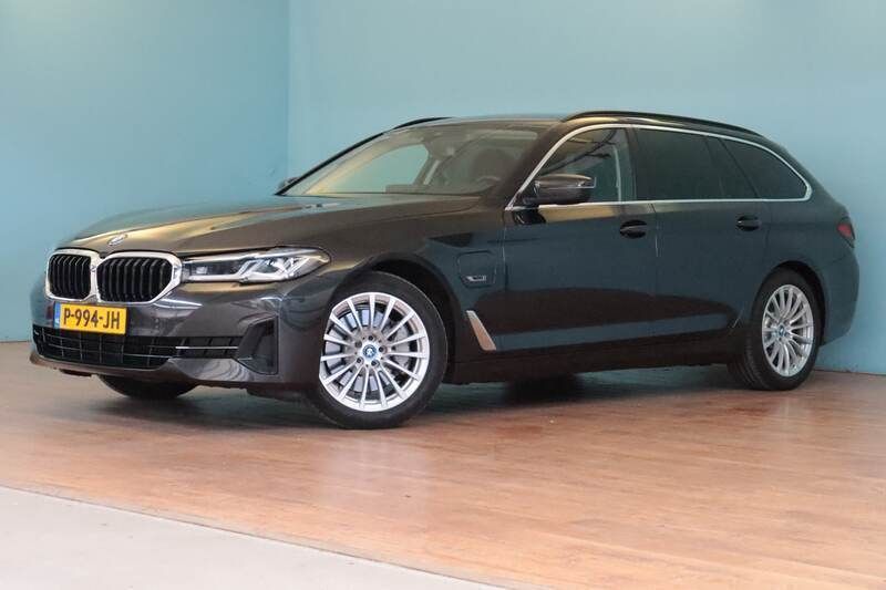 Grijs Gebruikt 2022 BMW 520 Stationwagen | € 34.394 (Goede deal) - Afbeelding 1/4