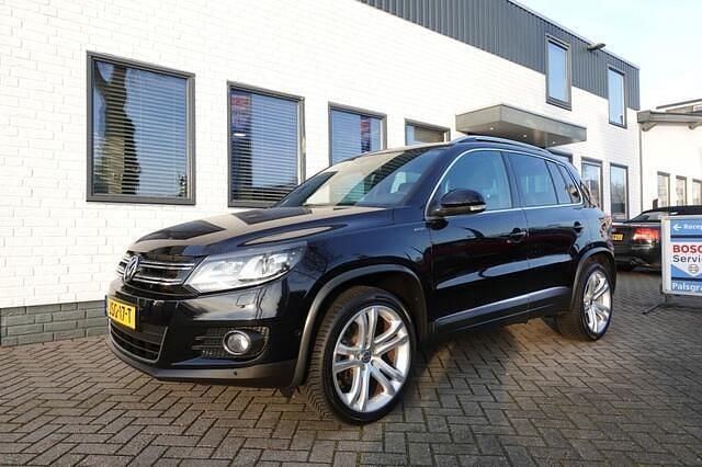 Zwart Occasion 2015 VW Tiguan CLUB SUV | € 16.950 (Eerlijke prijs) - Afbeelding 1/4