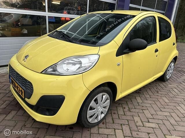 Occasion Peugeot 107 Active 68 PK (50 kW) 2013 Geel Hatchback