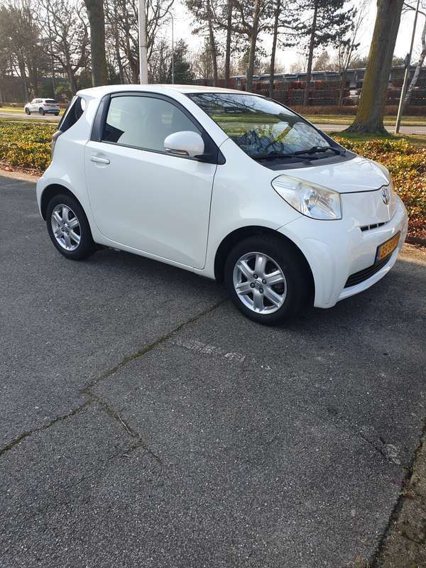 Wit Gebruikt 2010 Toyota iQ Hatchback | € 7.680 (Eerlijke prijs) - Afbeelding 1/4
