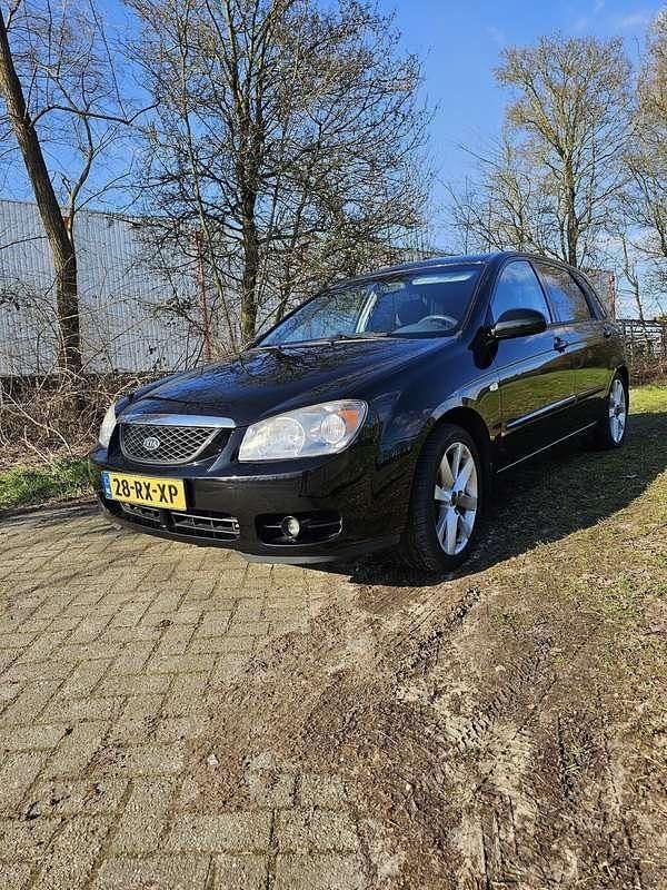 Zwart Gebruikt 2005 Kia Cerato Sport Hatchback | € 1.750 (Duur) - Afbeelding 1/4