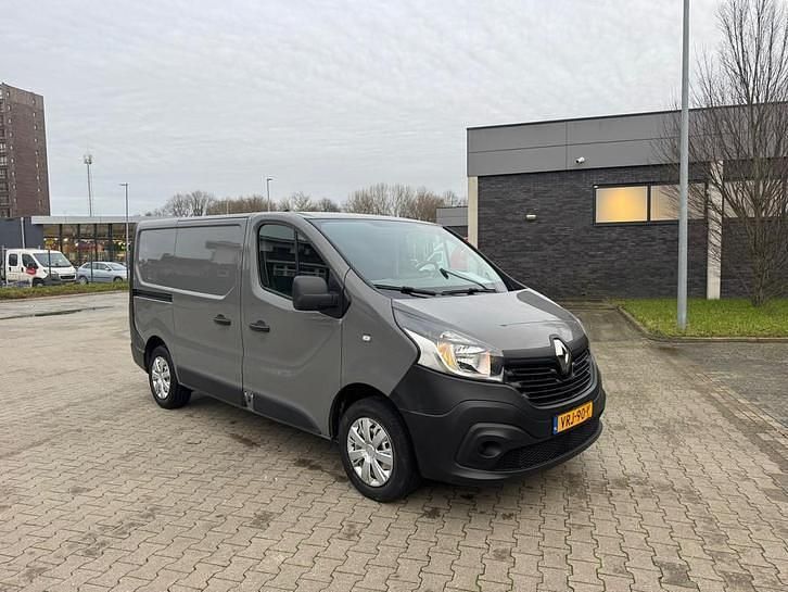 Grijs (metallic) Gebruikt 2019 Renault Trafic Komfort MPV | € 7.950 - Afbeelding 1/4