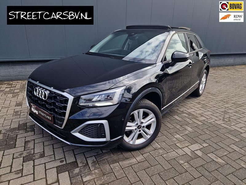 Zwart Gebruikt 2023 Audi Q2 Premium SUV | € 31.950 (Eerlijke prijs) - Afbeelding 1/4